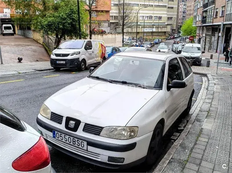 Usado Seat Ibiza 75 HP (55 kW) 2002 Branco Citadino