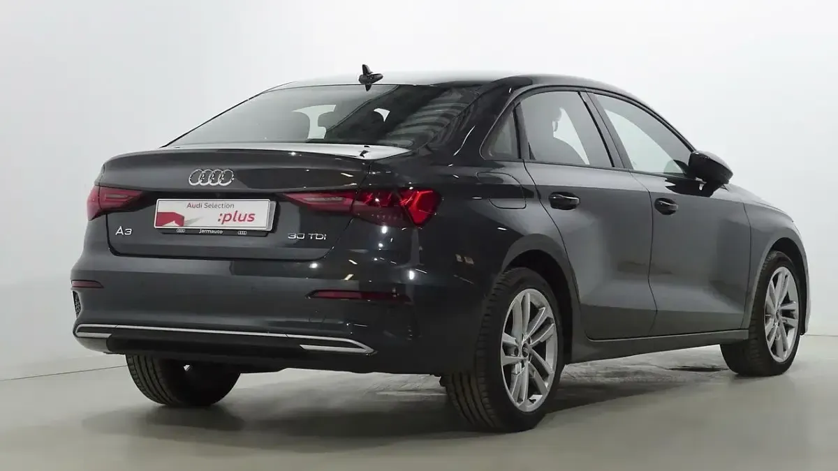 Usado Audi A3 Advanced Plus 116 CV (85 kW) 2023 Gris Berlina