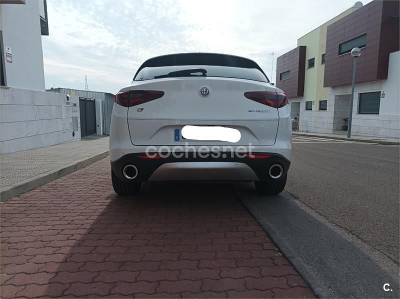 Usado Alfa Romeo Stelvio Sprint 190 CV (139 kW) 2019 Blanco SUV