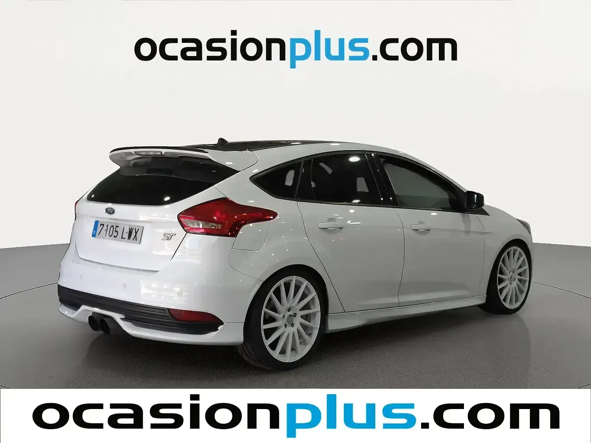 Usado Ford Focus ST 250 CV (183 kW) 2016 Blanco Berlina