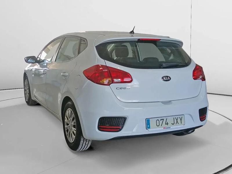 Begagnad Kia Ceed Plus 90 HK (66 kW) 2017 Vit Halvkombi
