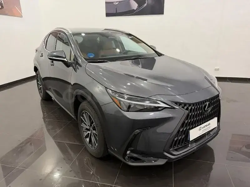 Usado Lexus NX450h+ 292 CV (214 kW) 2025 Gris / plata SUV