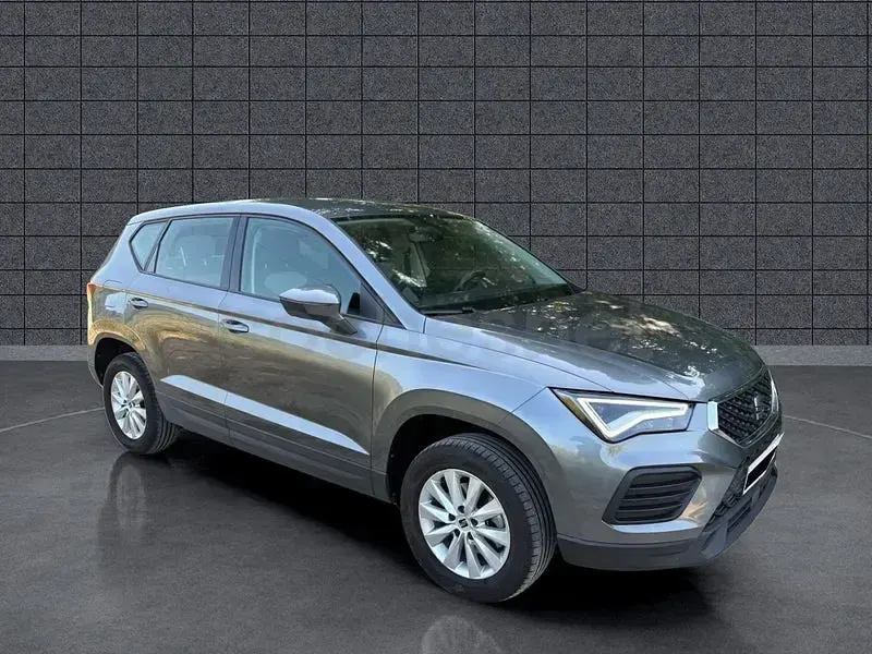 Usado Seat Ateca Reference 110 CV (80 kW) 2023 Gris / plata SUV