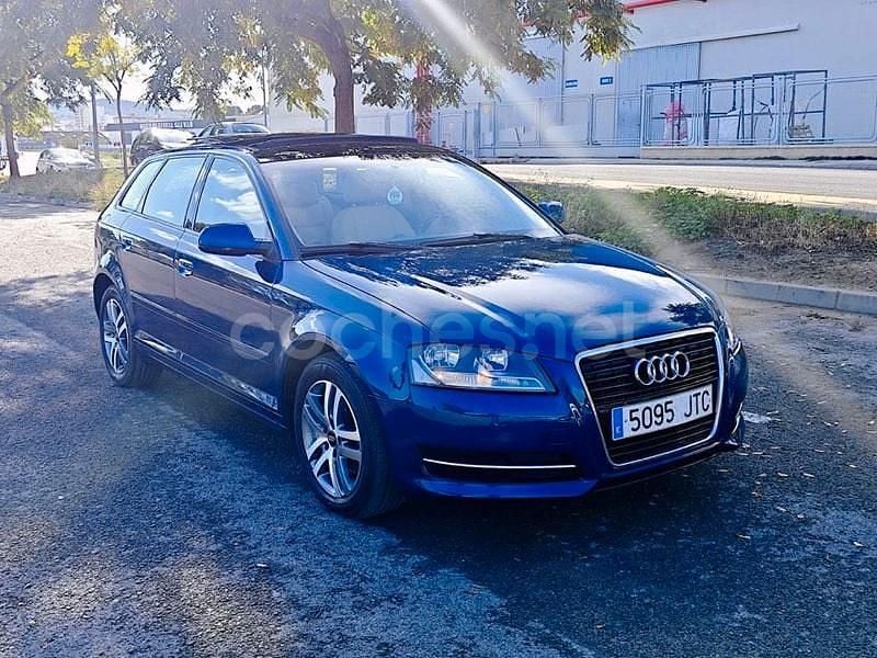 Usado Audi A3 Attraction 105 CV (77 kW) 2012 Azul Berlina