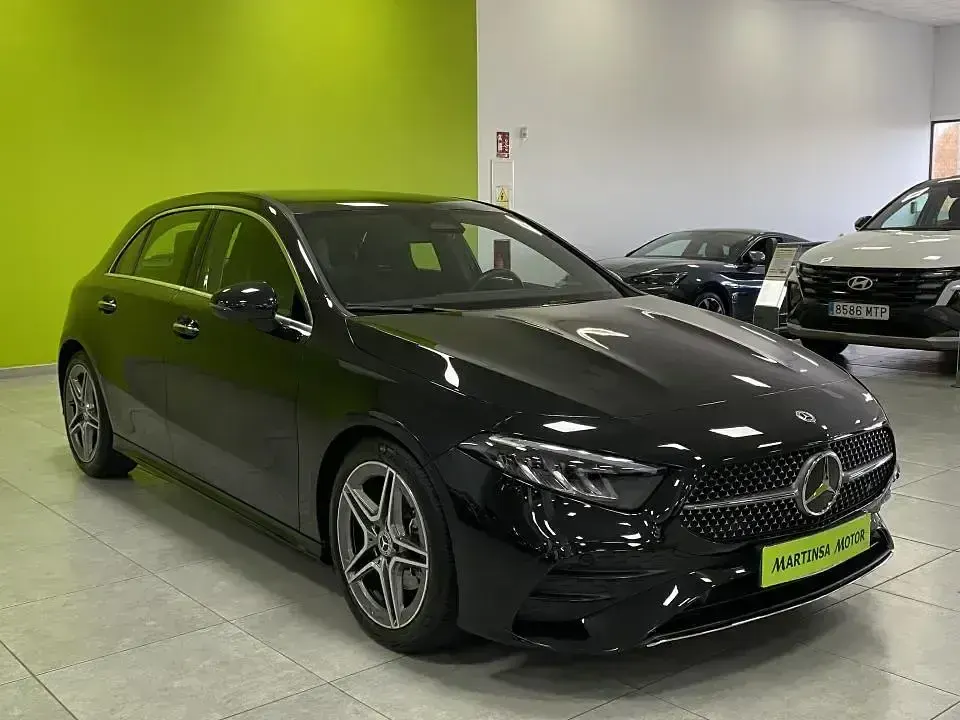 Begagnad Mercedes A180 AMG 136 HK (100 kW) 2025 Svart Sedan