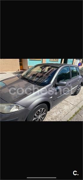 Gris / plata Usado 2004 Renault Mégane II Dynamique Berlina | 2000 € (Buen precio) - Imagen 1/4