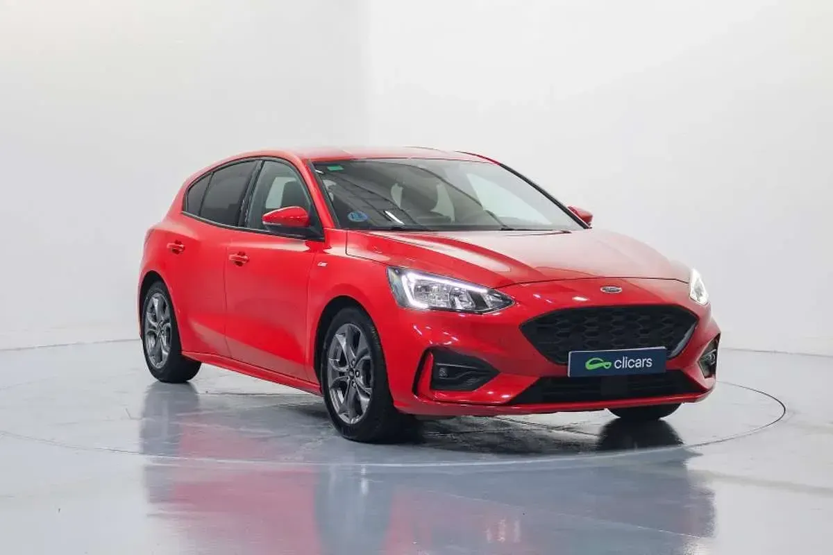 Usado Ford Focus ST-Line 125 HP (91 kW) 2022 Vermelho Citadino