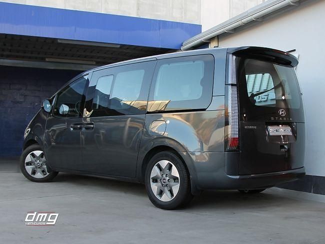 Usado Hyundai Staria Style 177 CV (130 kW) 2023 Gris Monovolumen