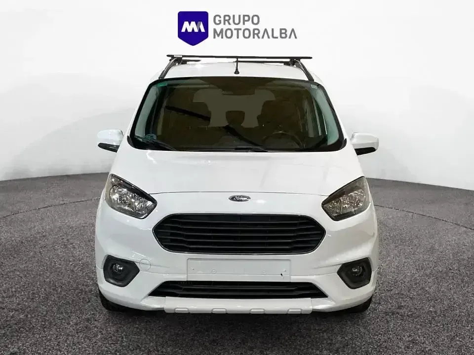 Usado Ford Tourneo Courier Titanium 100 CV (73 kW) 2020 Blanco Monovolumen