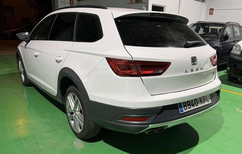 Usado Seat Leon 4Drive 150 CV (110 kW) 2018 Blanco SUV
