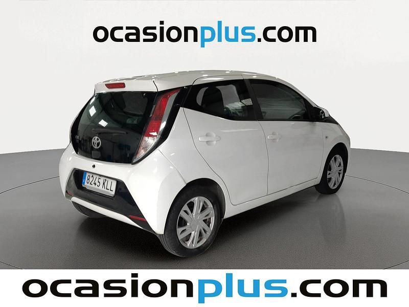 Begagnad Toyota Aygo X-play 69 HK (50 kW) 2018 Vit Halvkombi