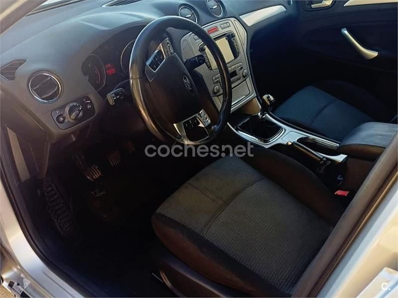 Usado Ford Mondeo Trend 125 CV (91 kW) 2007 Gris / plata Berlina