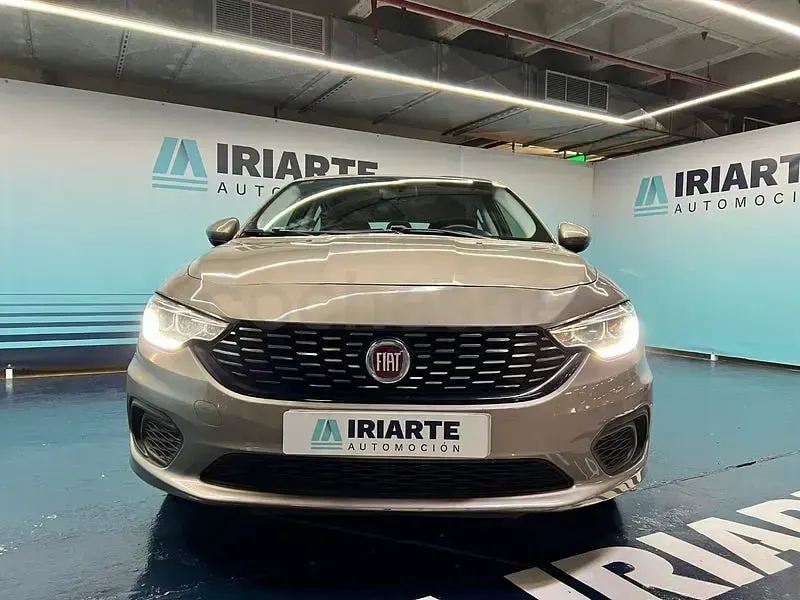 Usado Fiat Tipo Lounge 95 CV (69 kW) 2017 Beige Berlina