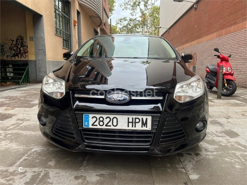 Negro Usado 2013 Ford Focus Trend Berlina | 5899 € (Buen precio) - Imagen 1/4