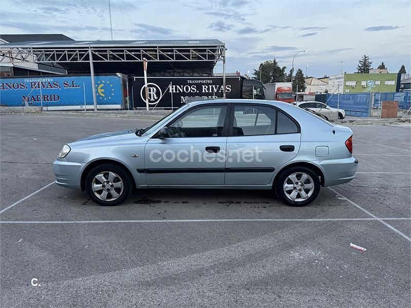Usado Hyundai Accent 83 CV (61 kW) 2005 Gris / plata Berlina