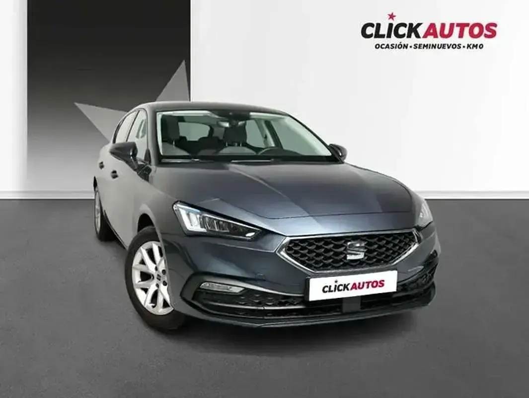 Usado Seat Leon Style 111 CV (81 kW) 2024 Gris Utilitario