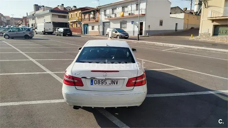 Usado Mercedes E250 204 CV (150 kW) 2011 Blanco Coupe