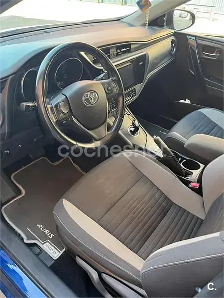 Usado Toyota Auris Hybrid Active 136 CV (100 kW) 2018 Azul Berlina