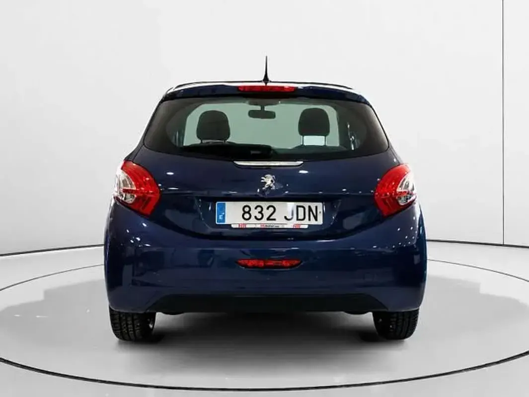 Usado Peugeot 208 68 CV (50 kW) 2015 Azul Utilitario