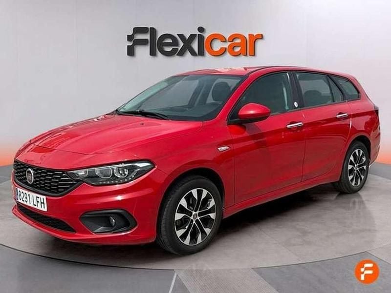 Usado Fiat Tipo Lounge 95 CV (69 kW) 2020 Rojo Familiar
