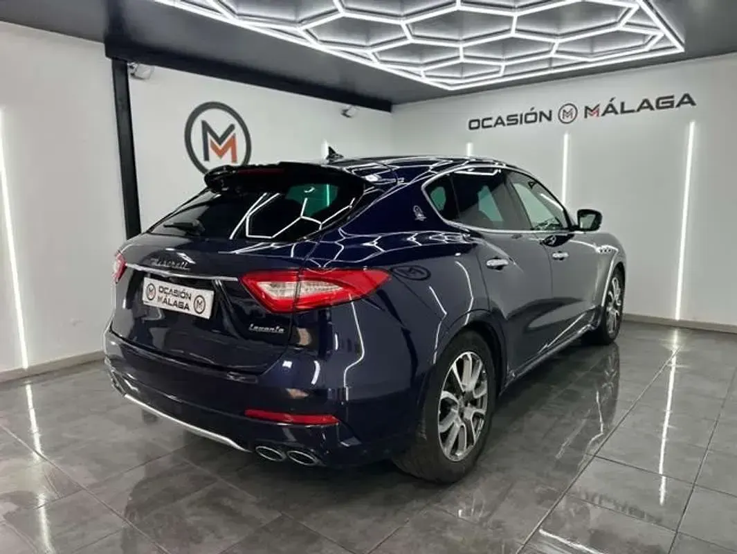 Usado Maserati Levante GranLusso 275 CV (202 kW) 2017 Azul SUV