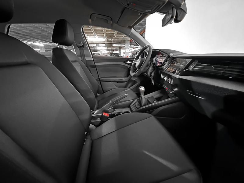 Usado Audi A1 Sportback 95 CV (69 kW) 2022 Negro mito metalizado Utilitario