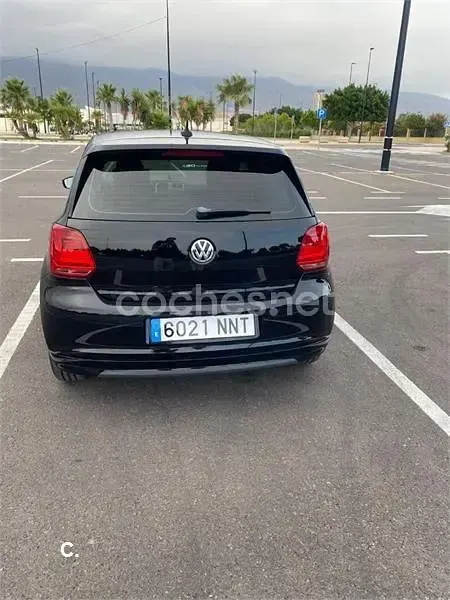 Usado VW Polo 75 CV (55 kW) 2015 Negro Berlina