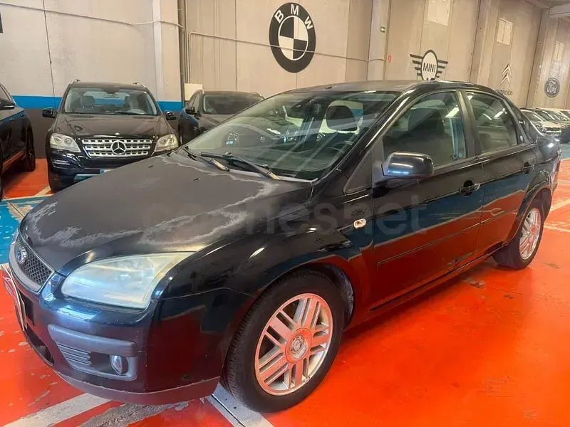Usado Ford Focus Ghia 136 CV (100 kW) 2005 Negro Berlina