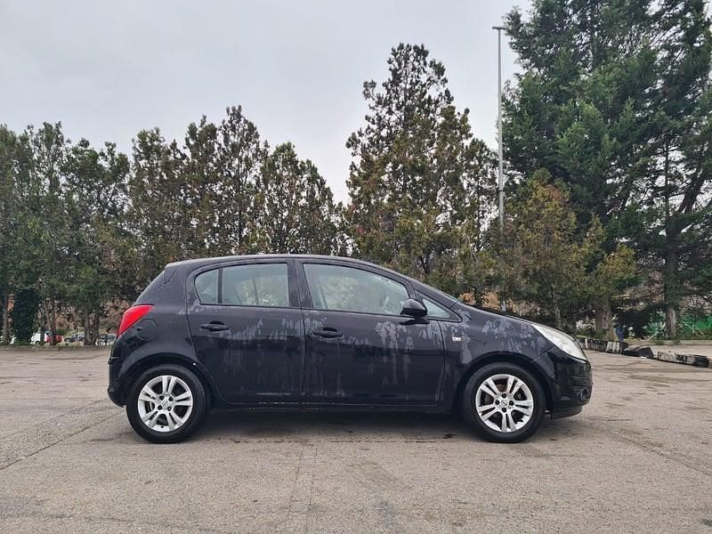 Usado Opel Corsa 100 CV (73 kW) 2010 Negro Berlina