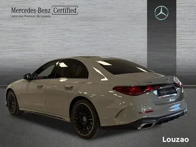 Usado Mercedes E220 197 CV (144 kW) 2024 Manufaktur gris alpino
