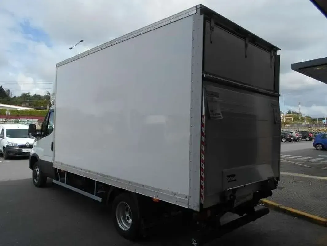Usado Iveco Daily 160 CV (117 kW) 2022 Blanco Van