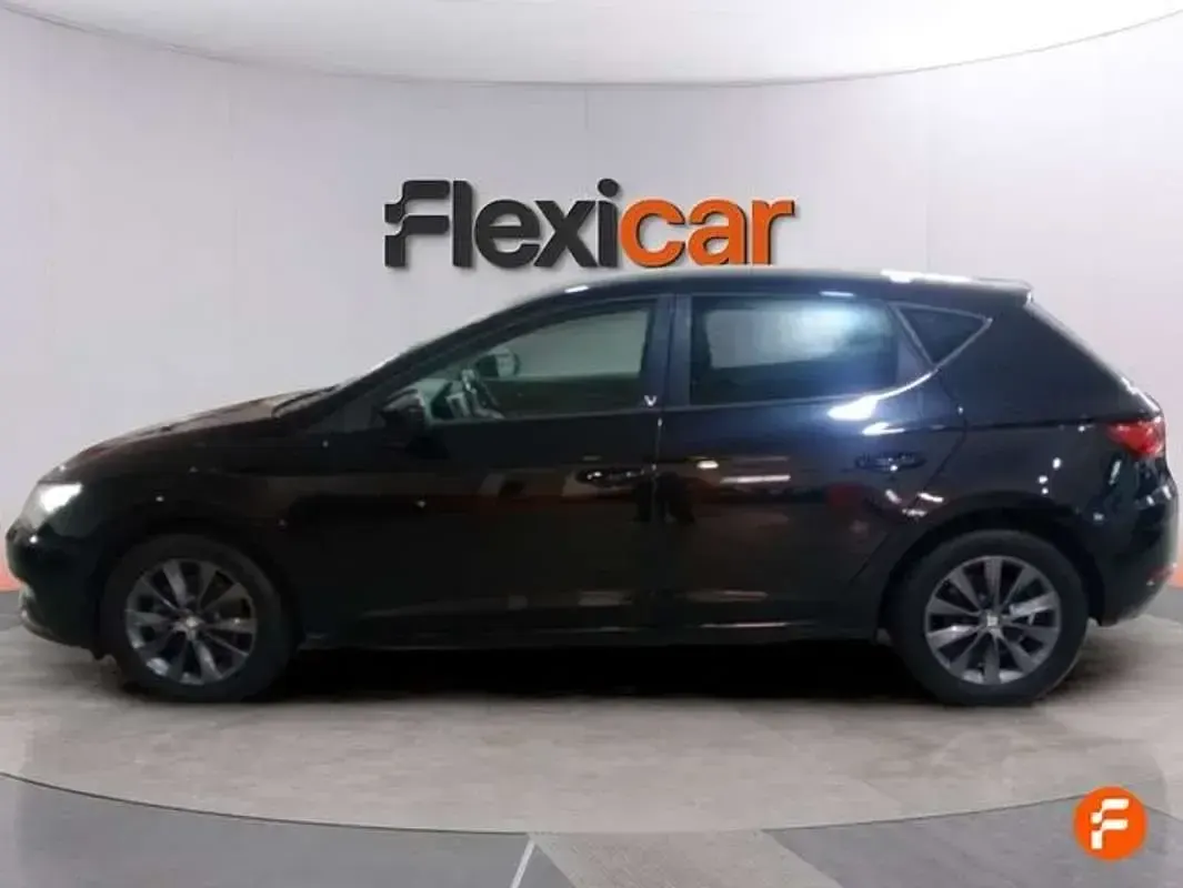 Usado Seat Leon ST Style 131 CV (96 kW) 2019 Negro Familiar