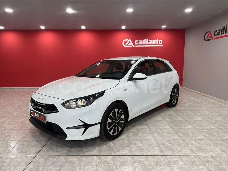Blanco Usado 2024 Kia Ceed Utilitario | 18.900 € (Precio justo) - Imagen 1/4