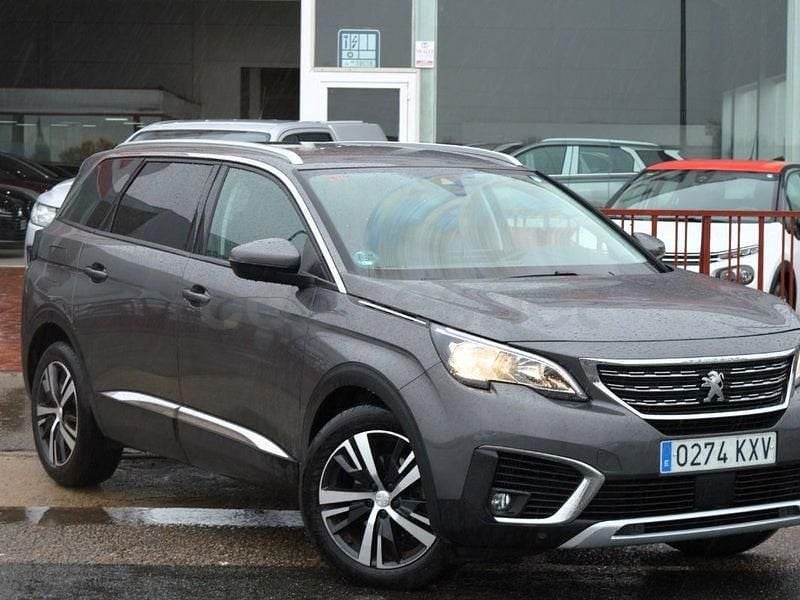 Usado Peugeot 5008 Allure 131 CV (96 kW) 2019 Gris / plata SUV