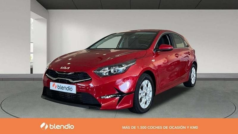 Rojo Usado 2023 Kia Ceed Utilitario | 20.900 € (Un poco caro) - Imagen 1/4