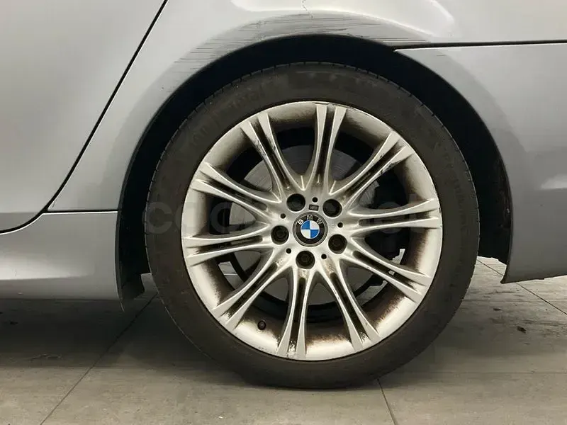 Usado BMW 535 272 CV (200 kW) 2006 Gris / plata Familiar
