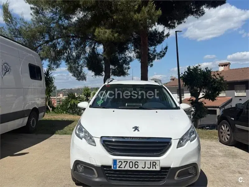 Usado Peugeot 2008 Active 110 CV (80 kW) 2015 Blanco SUV