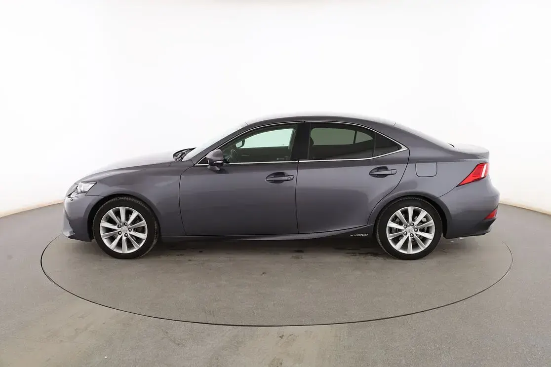 Usado Lexus IS300h Executive Line 223 CV (164 kW) 2015 Gris Berlina