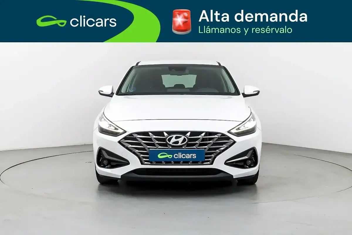 Usado Hyundai i30 120 CV (88 kW) 2024 Blanco Berlina