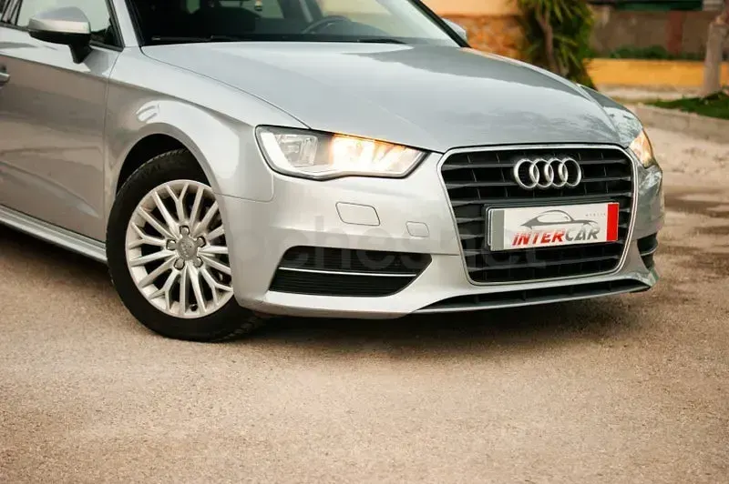 Usado Audi A3 Attraction 110 CV (80 kW) 2016 Gris / plata Berlina