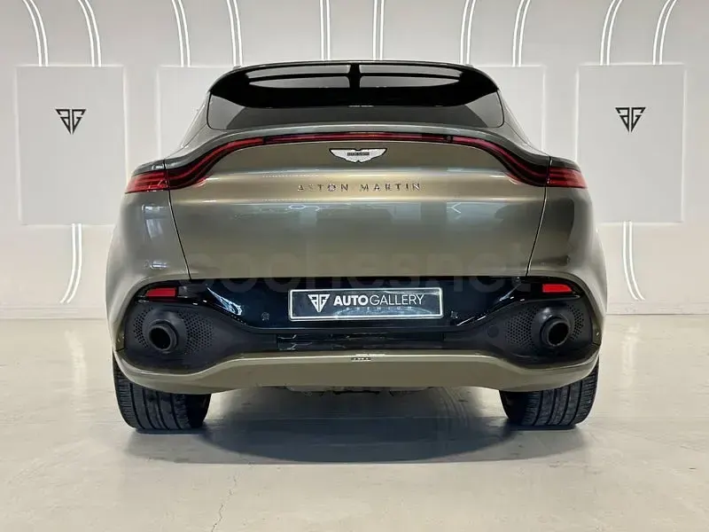 Usado Aston Martin DBX 550 CV (404 kW) 2021 Verde SUV