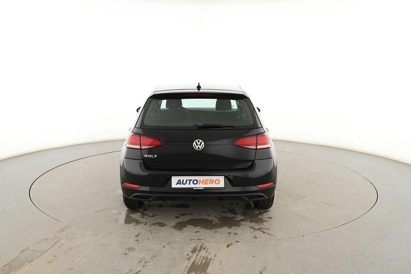Usado VW Golf VII 116 CV (85 kW) 2019 Negro Utilitario