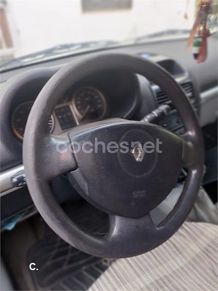 Amarillo Usado 2003 Renault Clio II Privilege Berlina | 1500 € (Buen precio) - Imagen 1/4