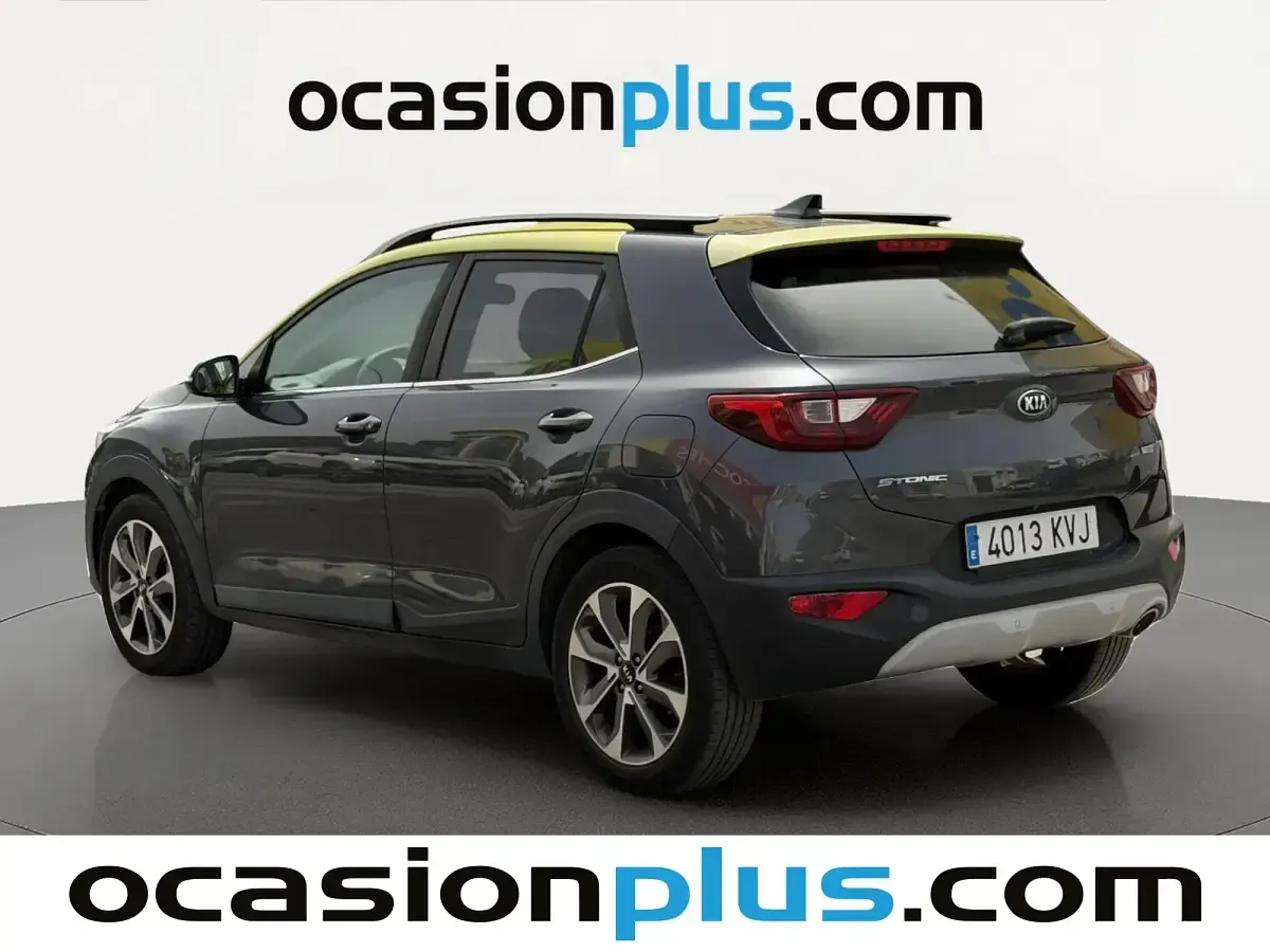 Usado Kia Stonic 100 CV (73 kW) 2019 Gris SUV