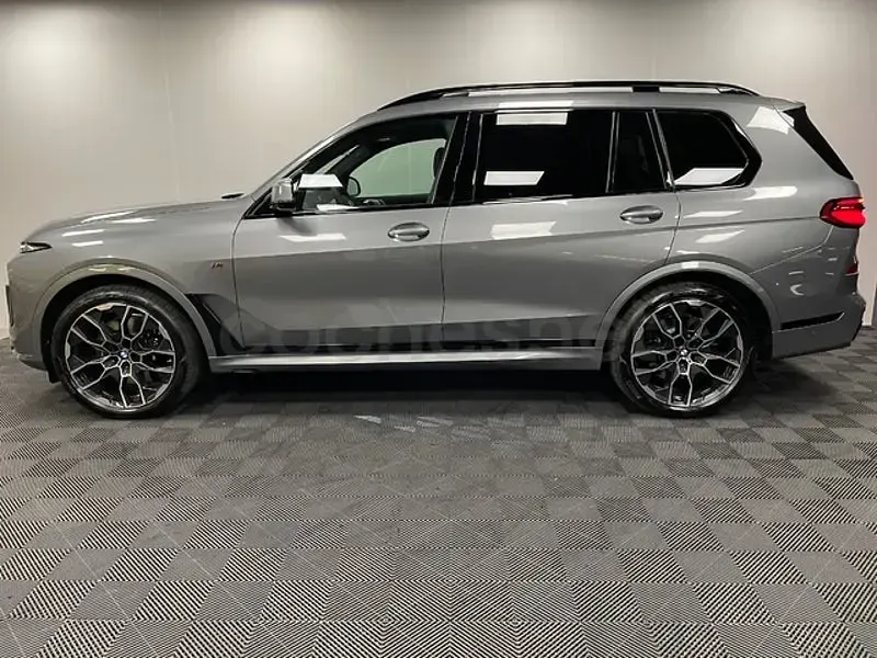 Nowe BMW X7 Comfort Edition 352 KM (258 kW) 2025 Szary SUV