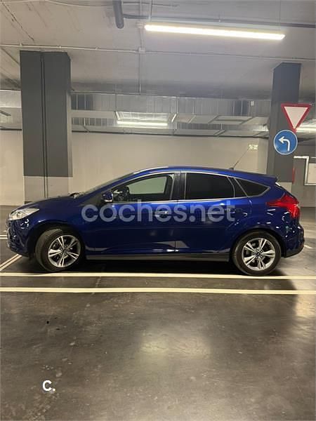 Usado Ford Focus Trend 125 CV (91 kW) 2014 Azul Berlina