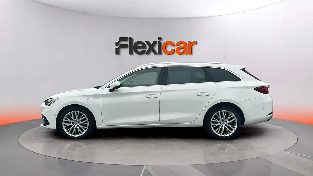 Usado Seat Leon ST 150 CV (110 kW) 2021 Blanco Familiar