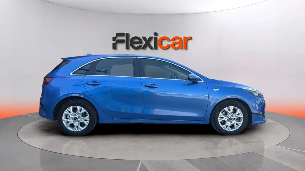 Usado Kia Ceed 101 CV (74 kW) 2024 Azul Utilitario