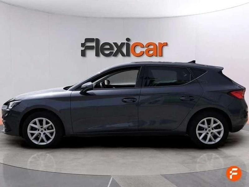 Usado Seat Leon Style 131 CV (96 kW) 2023 Gris Utilitario