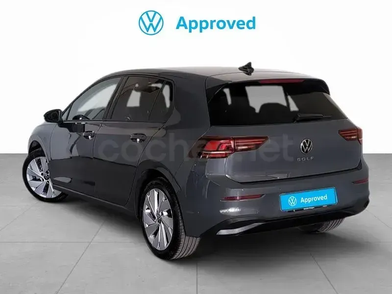 Usado VW Golf VIII 115 CV (84 kW) 2025 Gris / plata Berlina